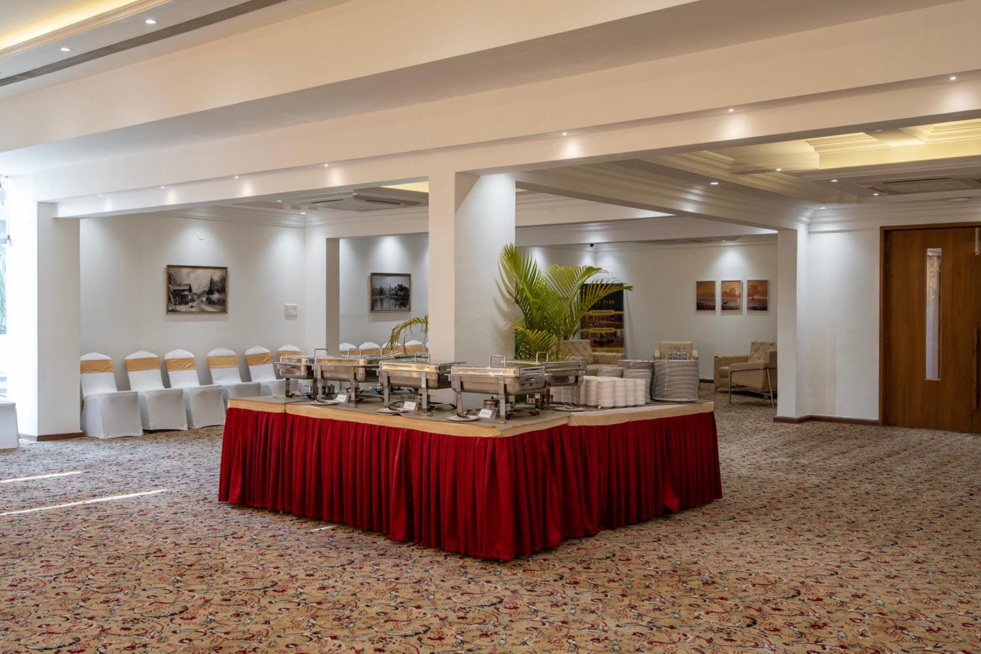 העיר בנגלור Hyde Park Hotel מראה חיצוני תמונה