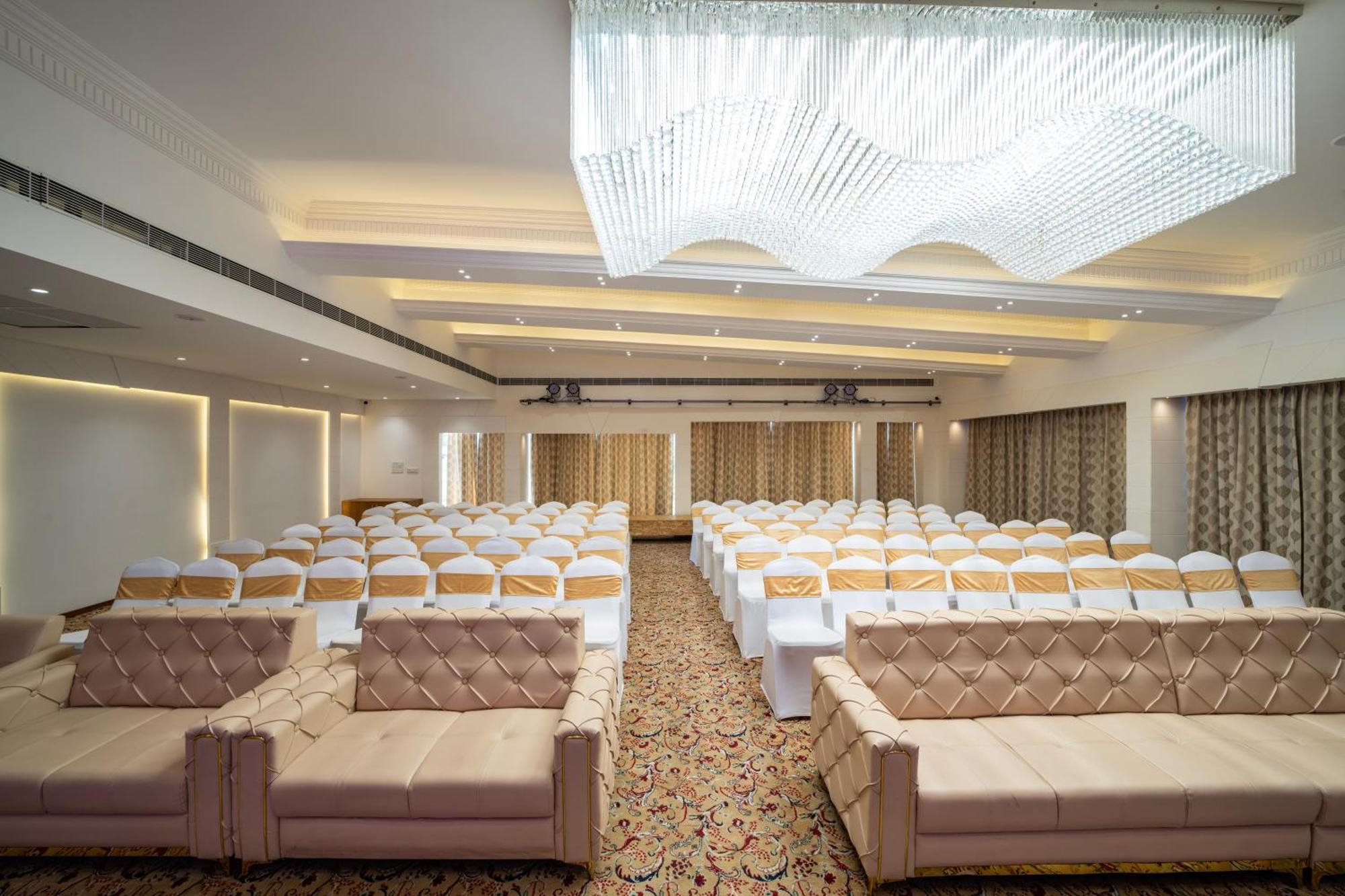 העיר בנגלור Hyde Park Hotel מראה חיצוני תמונה